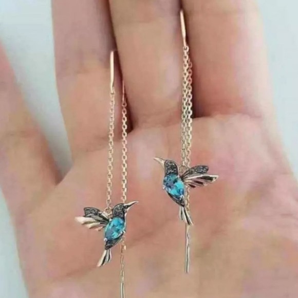 Jewelry - 🎀 Adorable 18k Humming Bird Threader Earrings